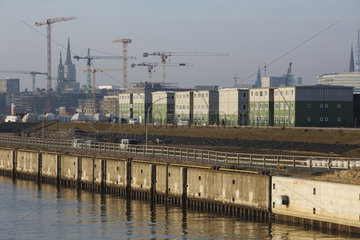 Containerdorf fuer Fluechtlinge in der Hafencity