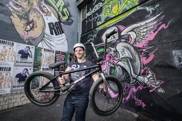 Radfahren in Muenster - Benjamin Koenig  Informatiker  mit seinem selbst aufgebauten BMX Rad