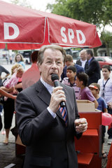 Franz Muentefering  SPD Bundesvorsitzender  auf Wahlkampftour im Ruhrgebiet