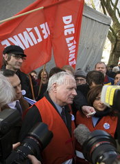 Oskar Lafontaine auf der Solidaritaetskundgebung gegen die Schliessung des NOKIA Werks in Bochum