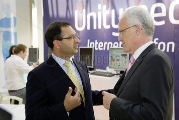 Parm Sandhu  Geschaeftsfuehrer CEO der Unitymedia GmbH  und Dr. Juergen Ruettgers  NRW Ministerpraesident