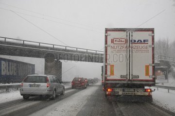 Schneetreiben auf der Autobahn A1