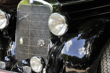 Mercedes Oldtimer mit ADAC Plakette
