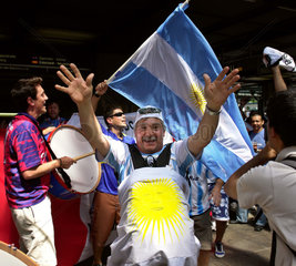 Argentinische Fussballfans vor dem Spiel Argentinien - Elfenbeinkueste bei der WM 2006