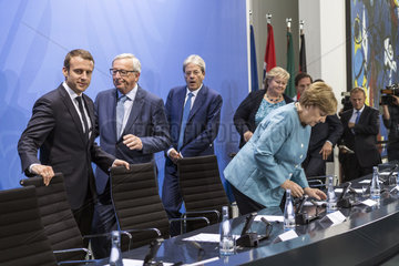 Macron + Juncker + Gentiloni + Solberg + Tusk + Merkel