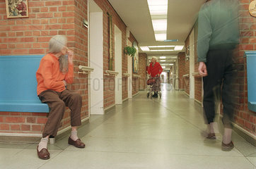 Alzheimer-Patientinnen im Pflegeheim