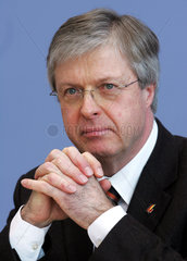 Hubertus Schmoldt  Vorsitzender der IG Bergbau  Chemie  Energie
