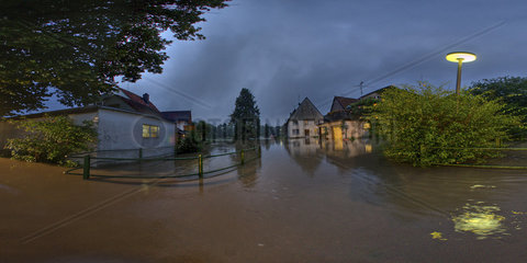 Hochwasser an der Emmer in Woebbel bei Schieder-Schwalenberg