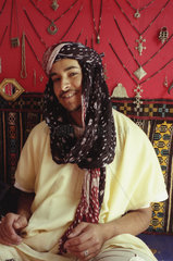 junger Haendler Essaouira