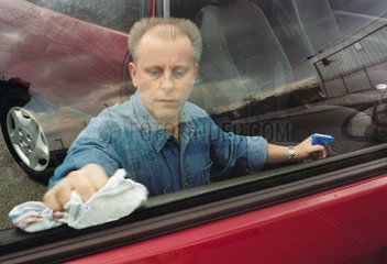Autofenster putzen