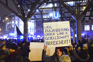 Demo und Kundgebung gegen Pegida in Hamburg