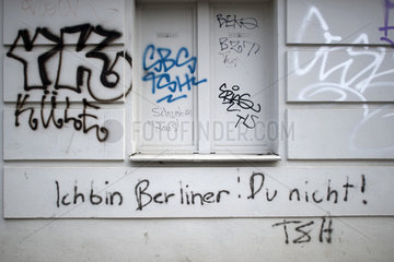 Graffiti Ich bin Berliner Du Nicht und Schwaben Raus