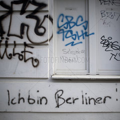 Graffiti Ich bin Berliner Du Nicht und Schwaben Raus