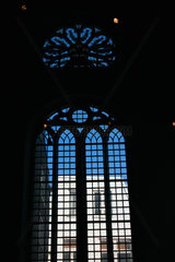 Glasfenster eine ehemalige Kirche in Amsterdam