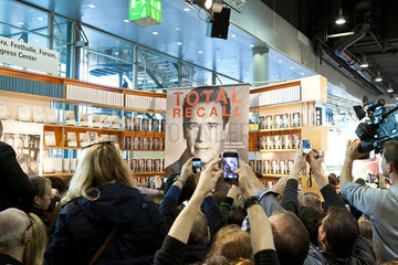 Arnold Schwarzenegger auf der Buchmesse Frankfurt 2012