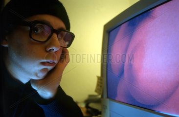 Boy finds Pornography in Internet