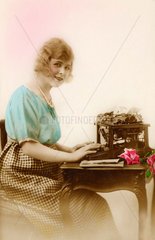 Schreibmaschine tippen