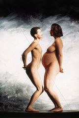 Zwei Frauen dick und duenn