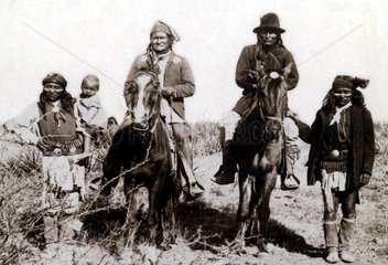 Indianerfamilie mit Pferden