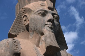 Kopf einer Pharaonenskulptur