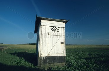 Toilette auf dem Feld