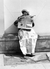 Mann liesst Zeitung