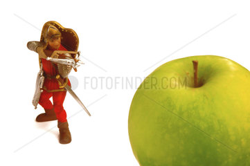 Spielzeugritter bekaempft Apfel