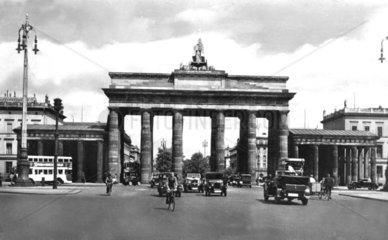 D-Berlin Brandenburger Tor !788-91 erbaut