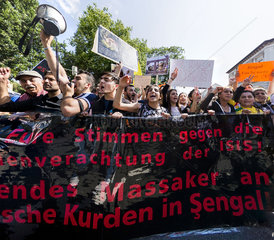 Bundesweite Demonstration von Jesiden gegen die Graeuel der Terrororganisation Islamischer Staat (IS) in Bielefeld