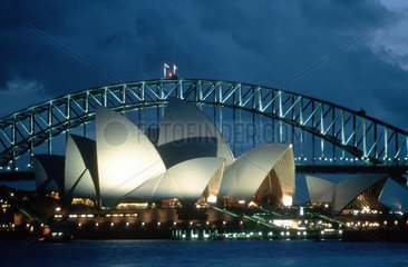 Nachtaufnahme der Oper von Sydney