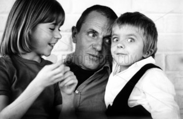 Heinz Bennent mit seinen Kindern