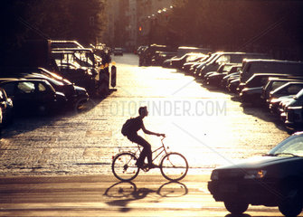 Fahrradfahrer Sonnenlicht Strasse