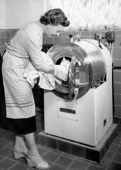Frau Waschmaschine