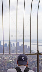 Tourist at the top of the Empire State Building  New York  USA  2005.