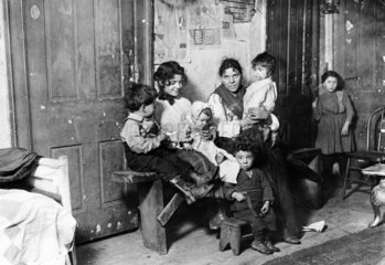 Immigrant mothers with their children  New York  c 1908-1918.