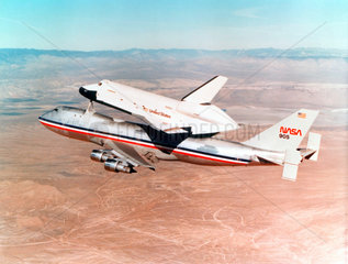 Shuttle Orbiter mounted a Boeing 747  1977.
