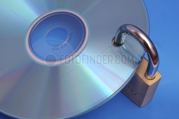 Vorhaengeschloss an einer CD - Kopierschutz