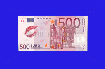 Lippenstift auf 500 Euro Schein  Kussmund