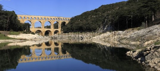Façade sud du Pont du Gard Provence France