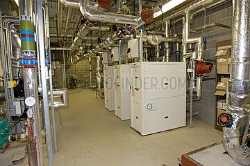 Geothermal ground source heat pump system Cheltenham UK