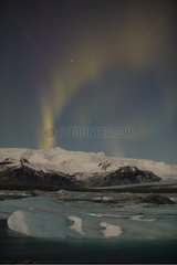 Aurora borealis über der Montains -Inselne