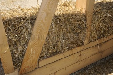 Building a straw house-frame wood France