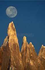 Lune au dessus du Cerro Torre Patagonie Argentine