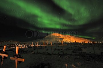 Friedhof ITTOQQORTTOORMIIT UND NORTHERN Lichter Grönland