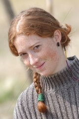 Portrait de jeune fille aux cheveux roux Provence