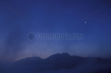 Lune et Vénus vues du col du Pas de Peyrol au lever du jour
