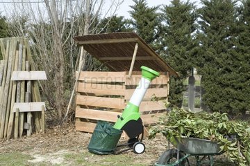 Garden shredder and composting bin Provence