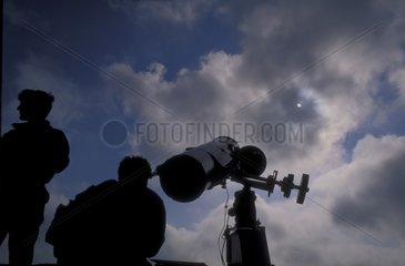 Beobachtung einer partiellen Sonnenfinsternis von Sonne Frankreich
