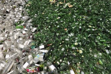 Storage in glass bottles to a recycling center France