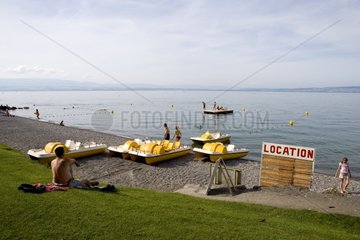 Rent a pedal yellow on the bank of Lake Geneva France